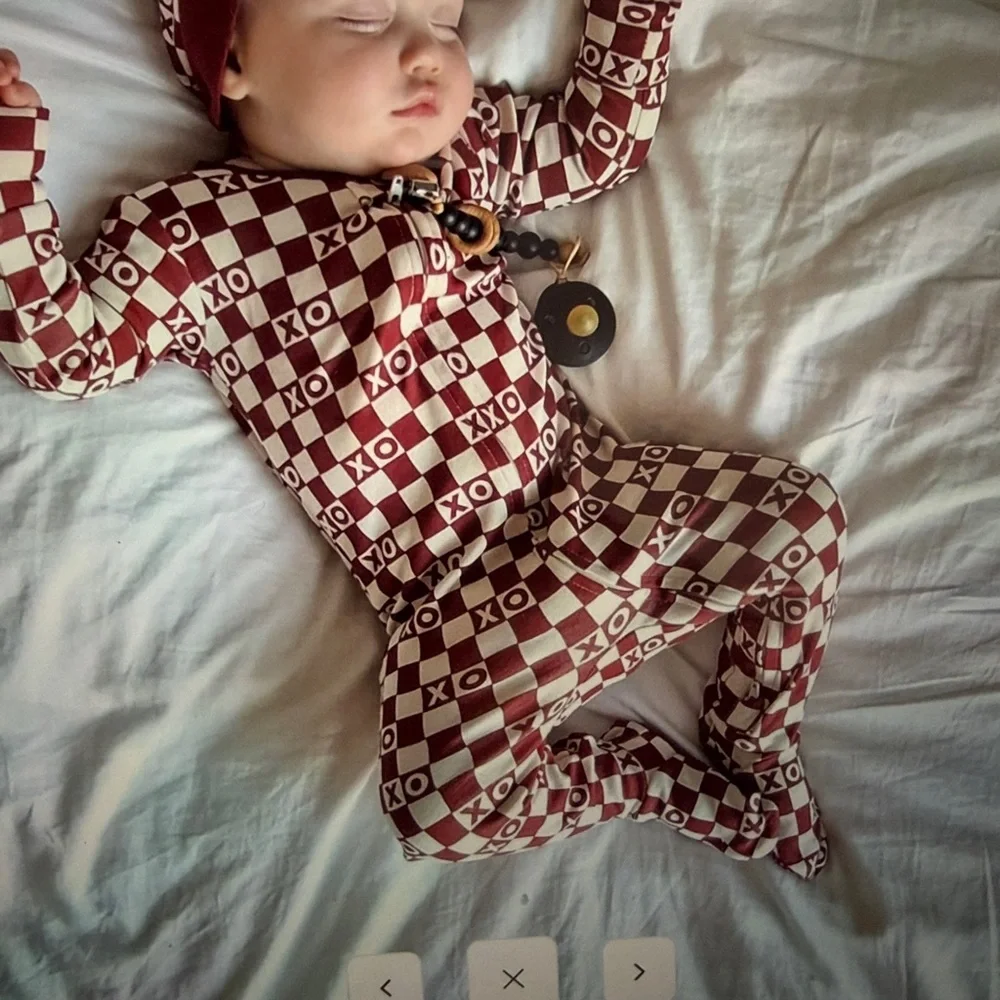 L'ovedbaby crimson XO checker organic zipper footie
